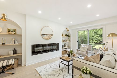 679 Village Pky, Unionville, ON, L3R2Y4 | Card Image