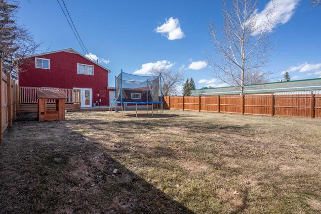 4818 50 Street, Home with 2 bedrooms, 1 bathrooms and 2 parking in Sedgewick AB | Image 2