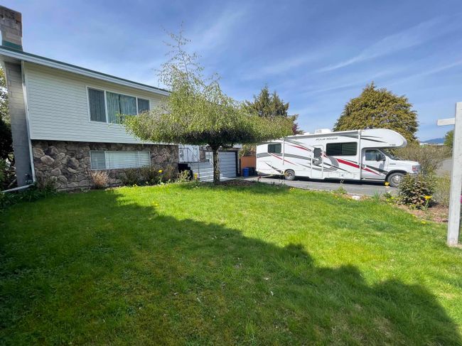 8707 Cornwall Crescent, House other with 4 bedrooms, 2 bathrooms and 5 parking in Chilliwack BC | Image 2