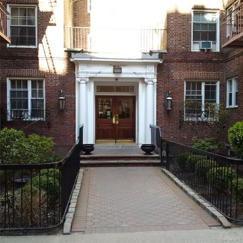 2k-110-07 73rd Road, New York, NY, 11375 | Card Image
