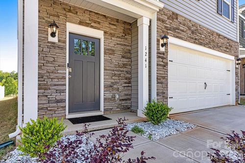 1241 37th Avenue Ln Ne, Hickory, NC, 28601-9691 | Card Image