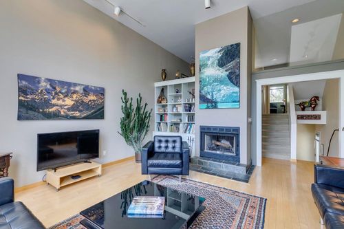 2022 28 Avenue Sw, Calgary, AB, T2T1K3 | Card Image