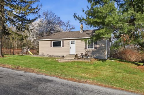 89 Munro St, Walden, NY, 12586-2111 | Card Image