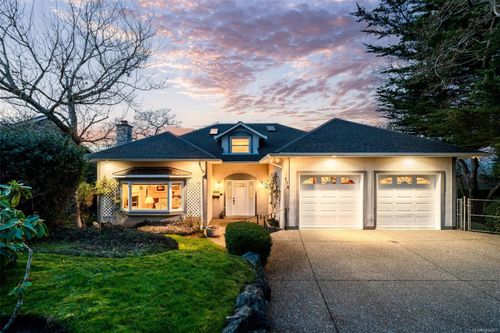 578 Island Rd, Victoria, BC, V8S2T6 | Card Image