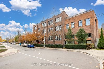 2 - 371 Wallace Ave, Condo with 1 bedrooms, 1 bathrooms and 1 parking in Toronto ON | Image 2