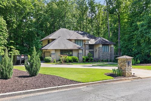 320 Waverly Hall Cir, Roswell, GA, 30075-2111 | Card Image