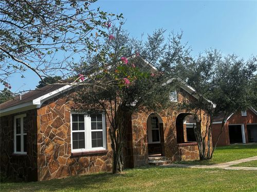 1671 Us Highway 190, Huntsville, TX, 77340-7387 | Card Image