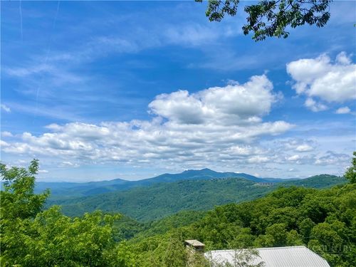 322 Dogwood Ln, Blowing Rock, NC, 28605-6064 | Card Image