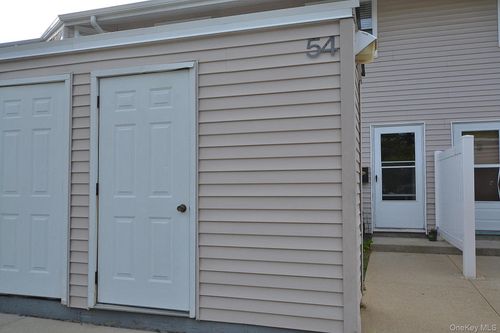 54-54 Townhouse Rd N, Huntingtn Sta, NY, 11746-1237 | Card Image