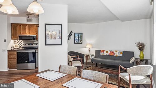 7b-1420 Locust St, PHILADELPHIA, PA, 19102-4205 | Card Image