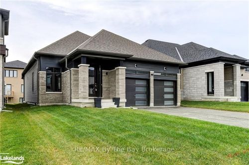 3 Rosanne Cir, Wasaga Beach, ON, L9Z0N4 | Card Image