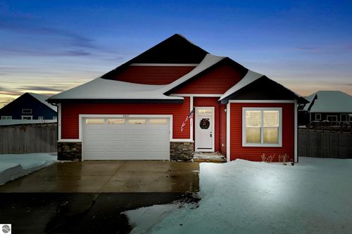 5357 Eaglehurst Dr, Traverse City, MI, 49685-7004 | Card Image