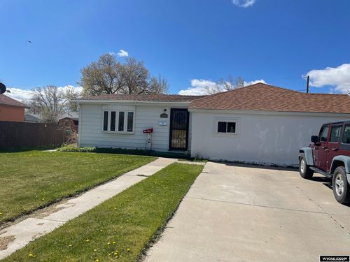 304 Center St, Rawlins, WY, 82301-6207 | Card Image