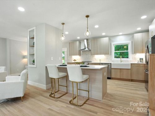 6925 Lancer Dr, Charlotte, NC, 28226-7611 | Card Image