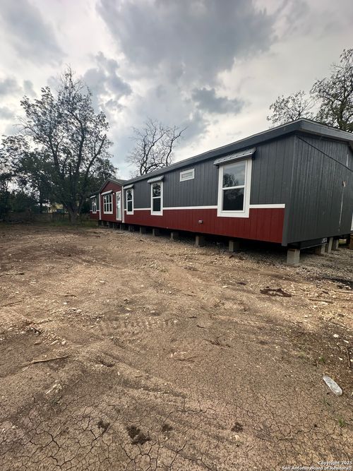 719 N Houston St, Sabinal, TX, 78881 | Card Image