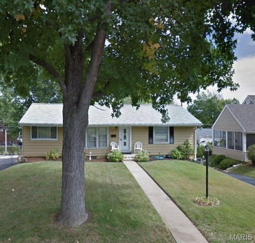 7051 Circleview Dr, Affton, MO, 63123-1601 | Card Image