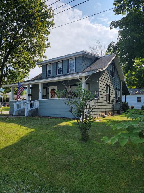 104 John St, Bennington, VT, 05201-2061 | Card Image