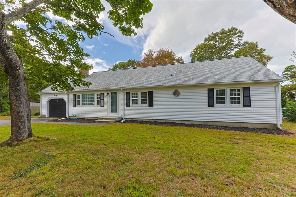 Canterbury Cir, Hyannis, MA 02601