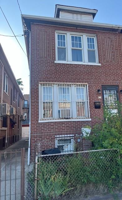 40th St, Brooklyn, NY 11203