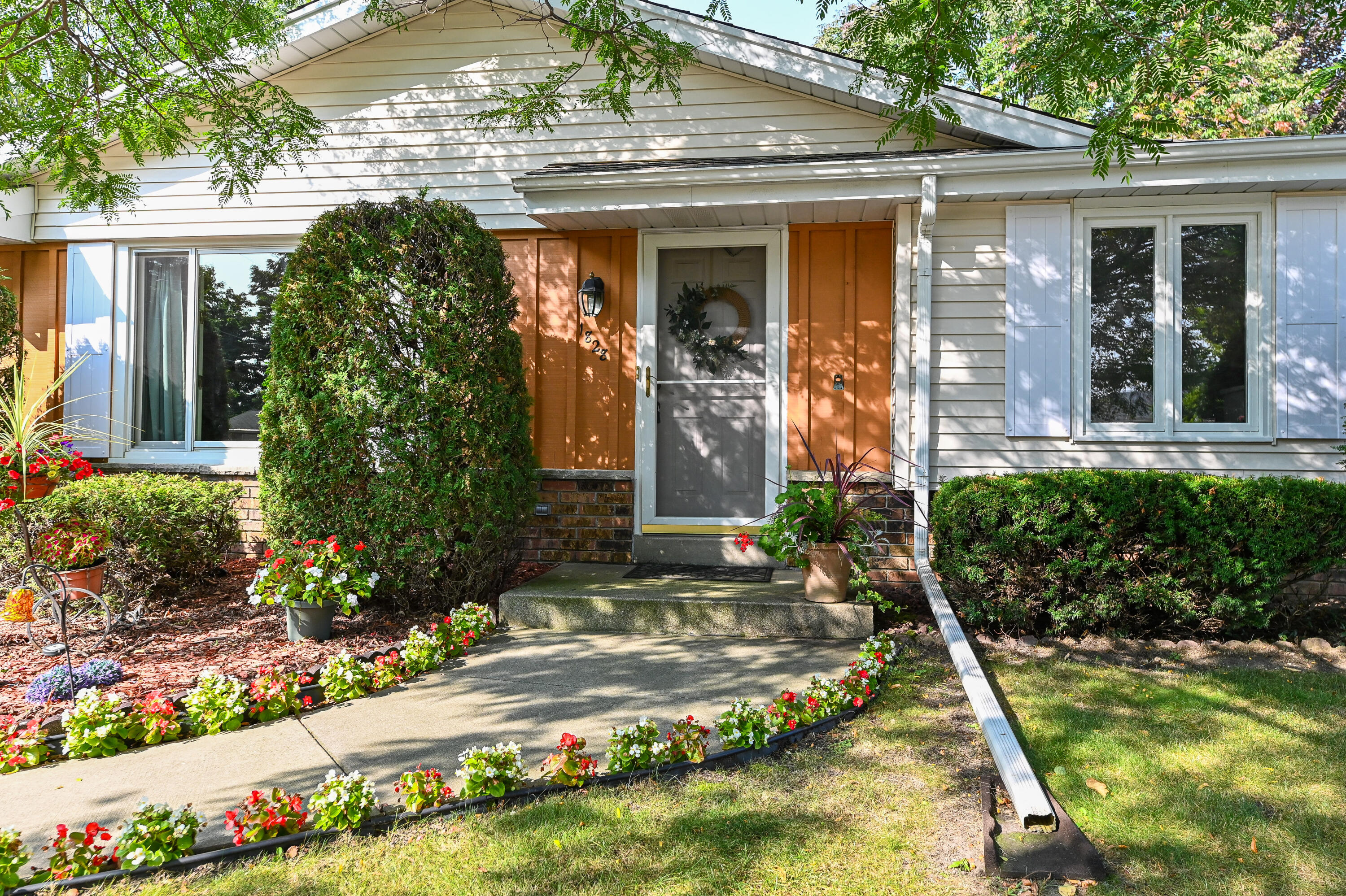 Hemit Ave, Waukesha, WI 53189