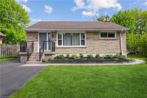 lower-13 Beaucourt Pl, Hamilton, ON, L8S2P8 | Card Image