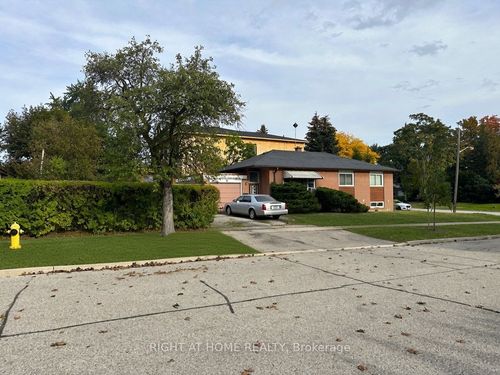 19 Upminster Cres, Etobicoke, ON, M9B5W1 | Card Image