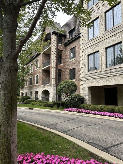 apt-301-1800 Amberley Ct, Lake Forest, IL, 60045-1091 | Card Image