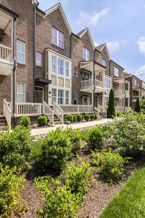 202 Porter Village Cir, Nashville, TN, 37206-2599 | Card Image