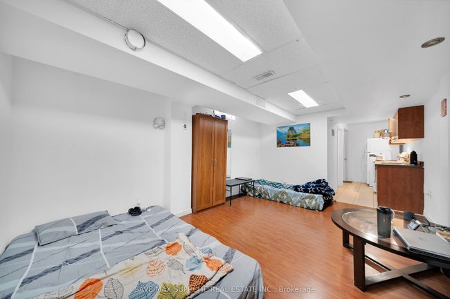 22 Constance St, House other with 6 bedrooms, 6 bathrooms and 5 parking in Brampton ON | Image 35