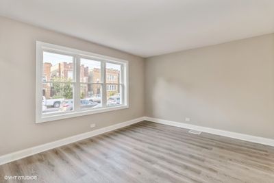 5327 W Foster Avenue, House other with 1 bedrooms, 1 bathrooms and 1 parking in Chicago IL | Image 3