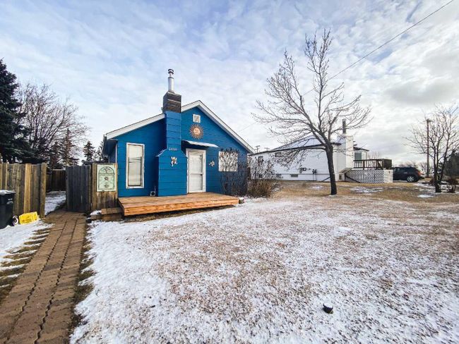 4405 47 Street, Home with 2 bedrooms, 1 bathrooms and 2 parking in Spirit River AB | Image 4