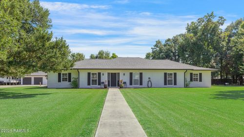 811 Viator St, Delcambre, LA, 70528-4012 | Card Image