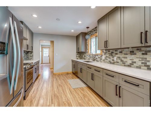 166 Cherokee Rd, Lyons, CO, 80540-8123 | Card Image