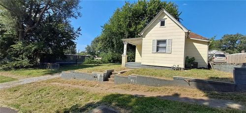 2614 S 19th St, Saint Joseph, MO, 64503-3016 | Card Image