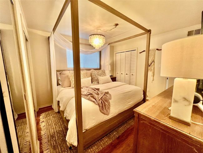 1 Spacious Bedroom | Image 10