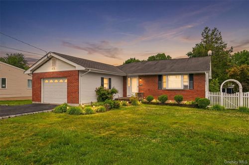 20 E Main St, Stony Point, NY, 10980-1645 | Card Image