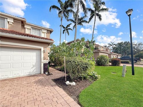 9762 Roundstone Cir, FORT MYERS, FL, 33967-5157 | Card Image