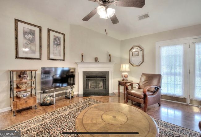 201 Brookstone Dr Sw, House other with 3 bedrooms, 2 bathrooms and 2 parking in Calhoun GA | Image 6