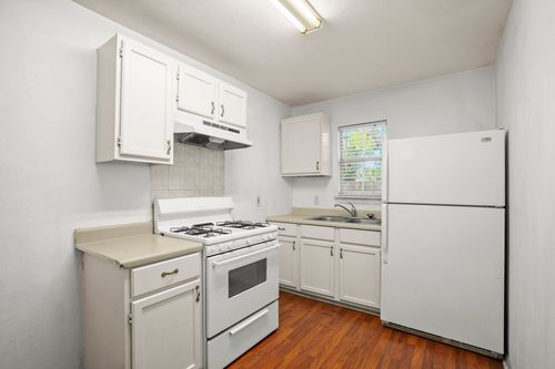 b-2610 E 3rd St, Austin, TX, 78702-4718 | Card Image