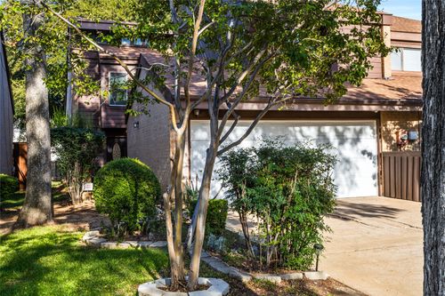 739 Oakwood Trl, Fort Worth, TX, 76112-1657 | Card Image