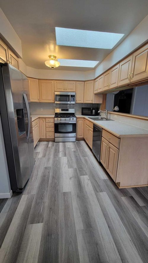 655 Robinwood Dr, Troy, MI, 48083-1821 | Card Image