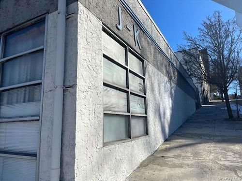 699 N Macquesten Pkwy, Mount Vernon, NY, 10552-2121 | Card Image