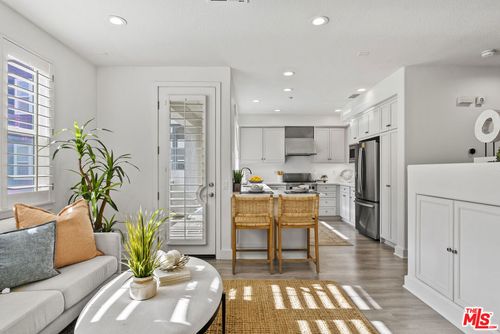 apt-4-6010 Celedon Crk, Playa Vista, CA, 90094-2351 | Card Image