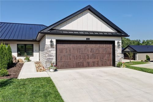 1014 Beech Ave, Millersburg, OH, 44654-1517 | Card Image