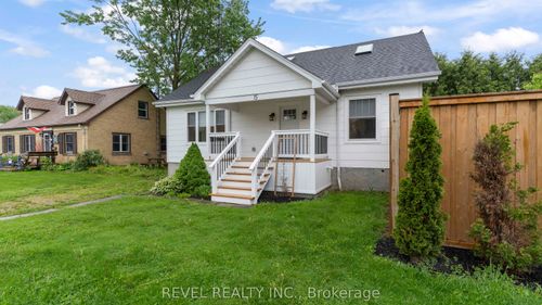 15 Victoria Ave E, Crediton, ON, N0M1M0 | Card Image