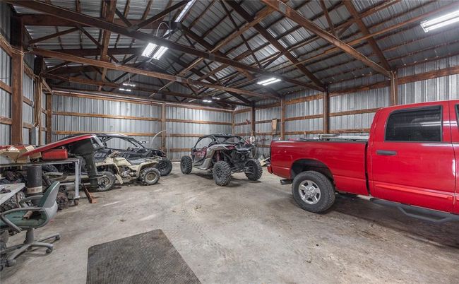 Garage with metal wall | Image 24