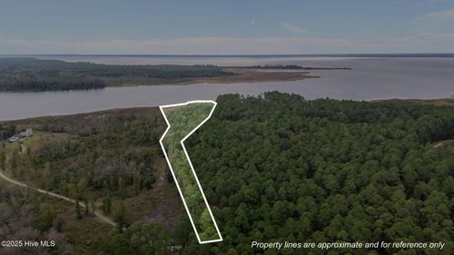 6428 Deep Creek Dr, New Bern, NC, 28560 | Card Image