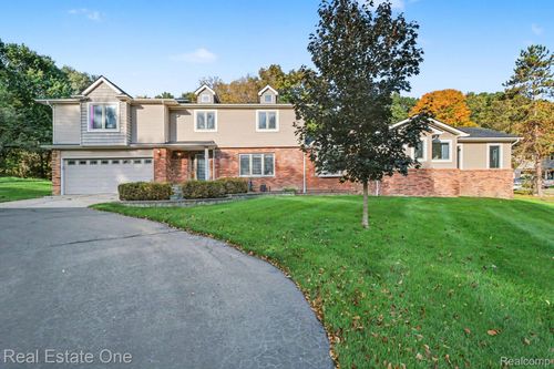 9243 Sherwood Dr, Davisburg, MI, 48350-1927 | Card Image
