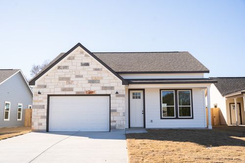 313 String Prairie Way, Smithville, TX, 78957-2632 | Card Image