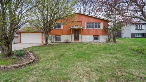 909 Byron Ave N, Byron, MN, 55920-1413 | Card Image